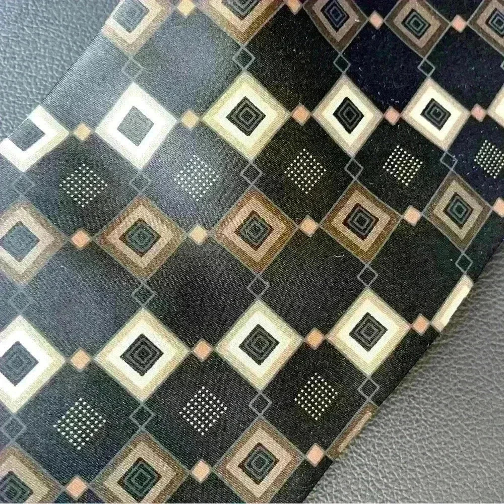 Kilburne and Finch Fine Clothiers Men’s Silk Tie. Black, tan, brown and White - Picture 4 of 5